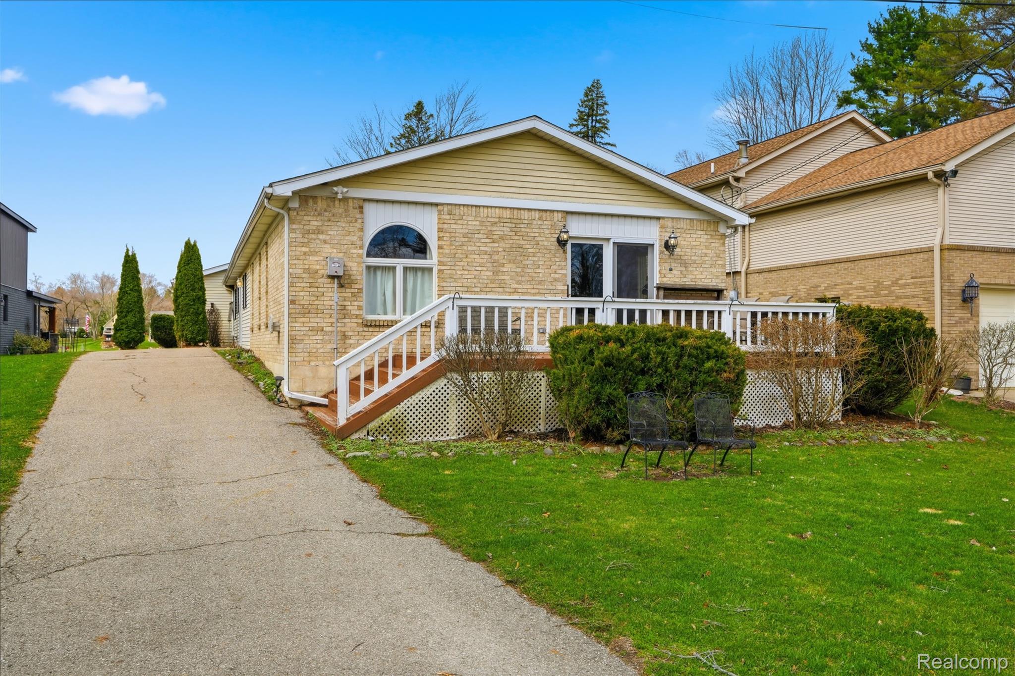6115 Mabley Hill Road Fenton, MI 48430 - Photo 4 of 50 209.jpg
