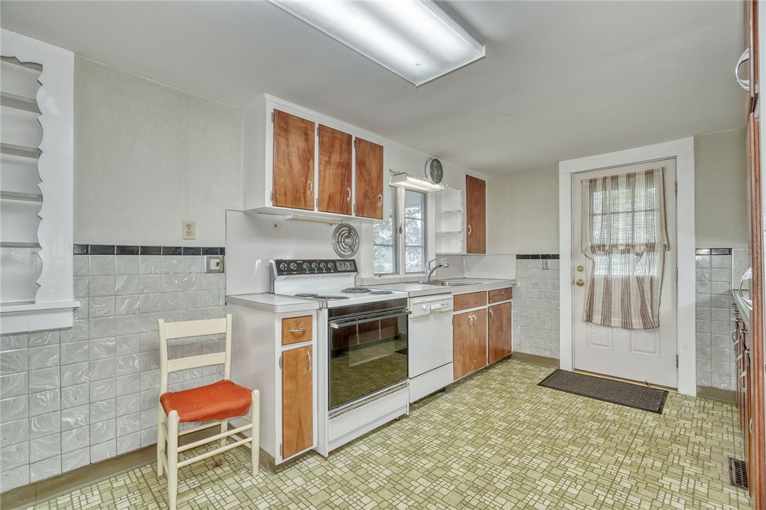 904 Lake Road, Unit 900902 Webster, NY 14580 - Photo 11 of 50 #900- KITCHEN