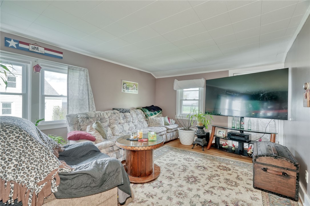 904 Lake Road, Unit 900902 Webster, NY 14580 - Photo 38 of 50 #902 - LIVING ROOM