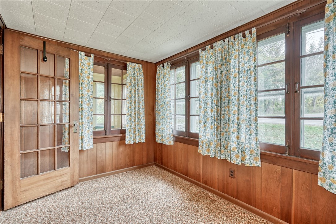 904 Lake Road, Unit 900902 Webster, NY 14580 - Photo 4 of 50 #900- ENCLOSED FRONT SUN PORCH