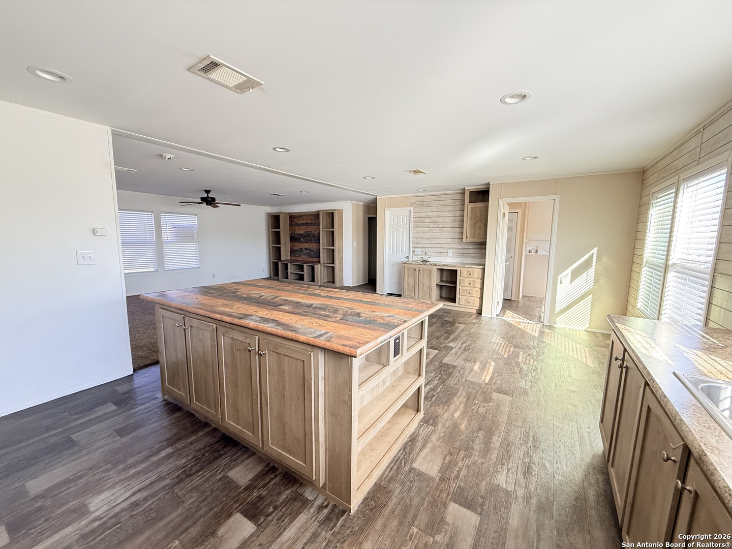 1009 County Road 773 Devine, TX 78016 - Photo 6 of 15 a very nice looking room with a large window