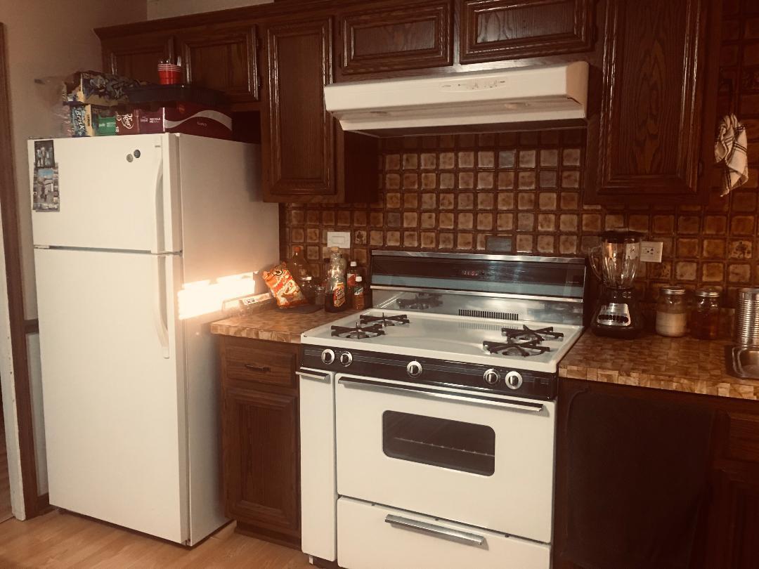 14914 Kedvale Avenue Midlothian, IL 60445 - Photo 5 of 12 a kitchen with a stove and a refrigerator