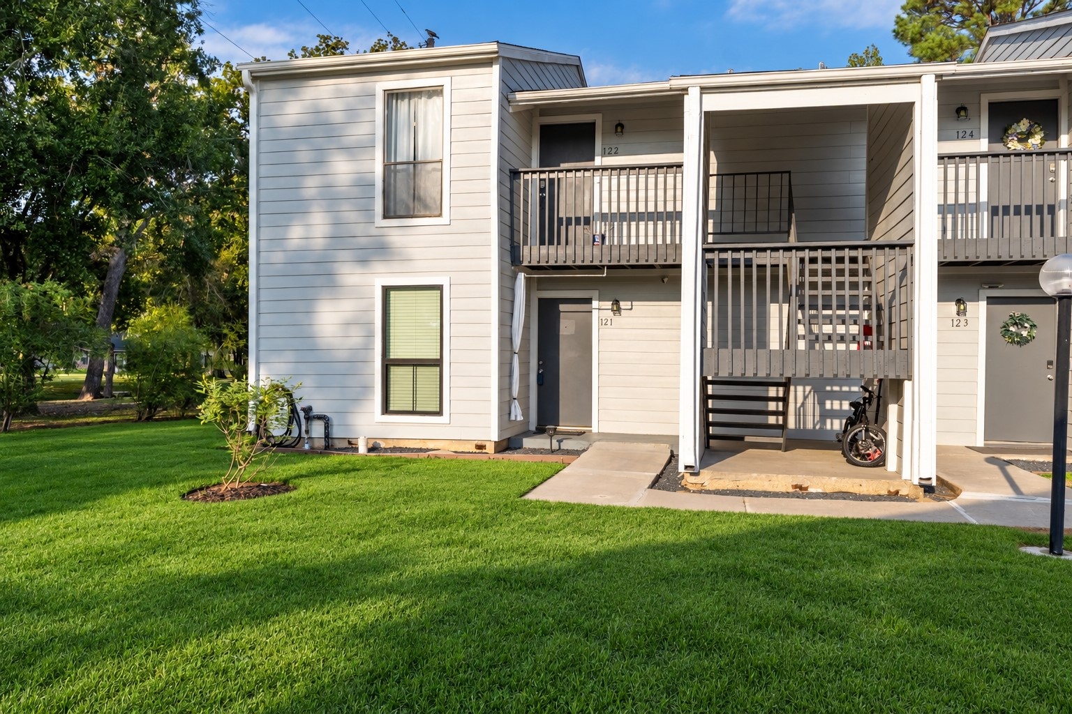 Immaculately maintained community.