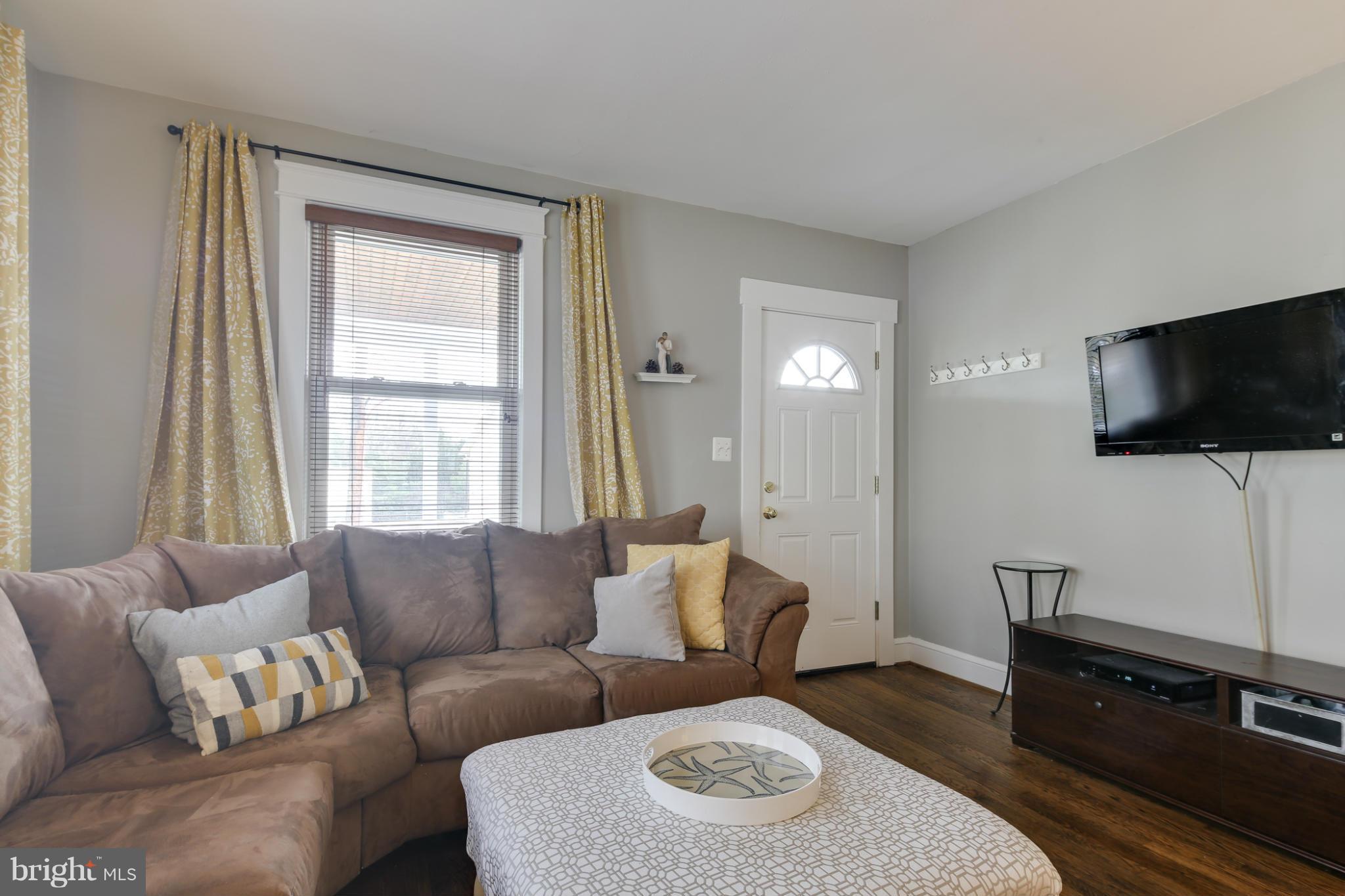 604 South Camp Meade Road Linthicum, MD 21090 - Photo 5 of 30 Living Room
