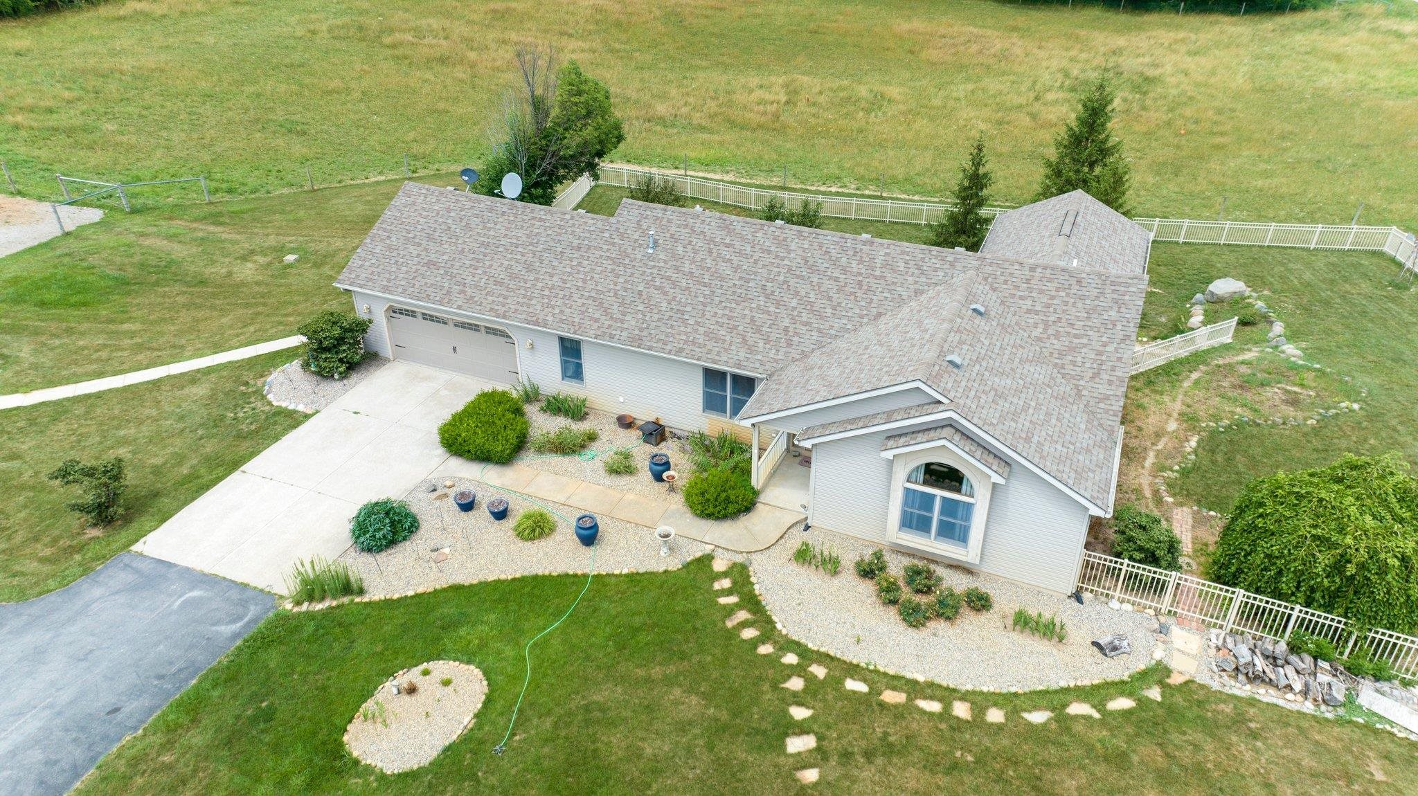 738 County Road 71 Butler, IN 46721 - Photo 1 of 26