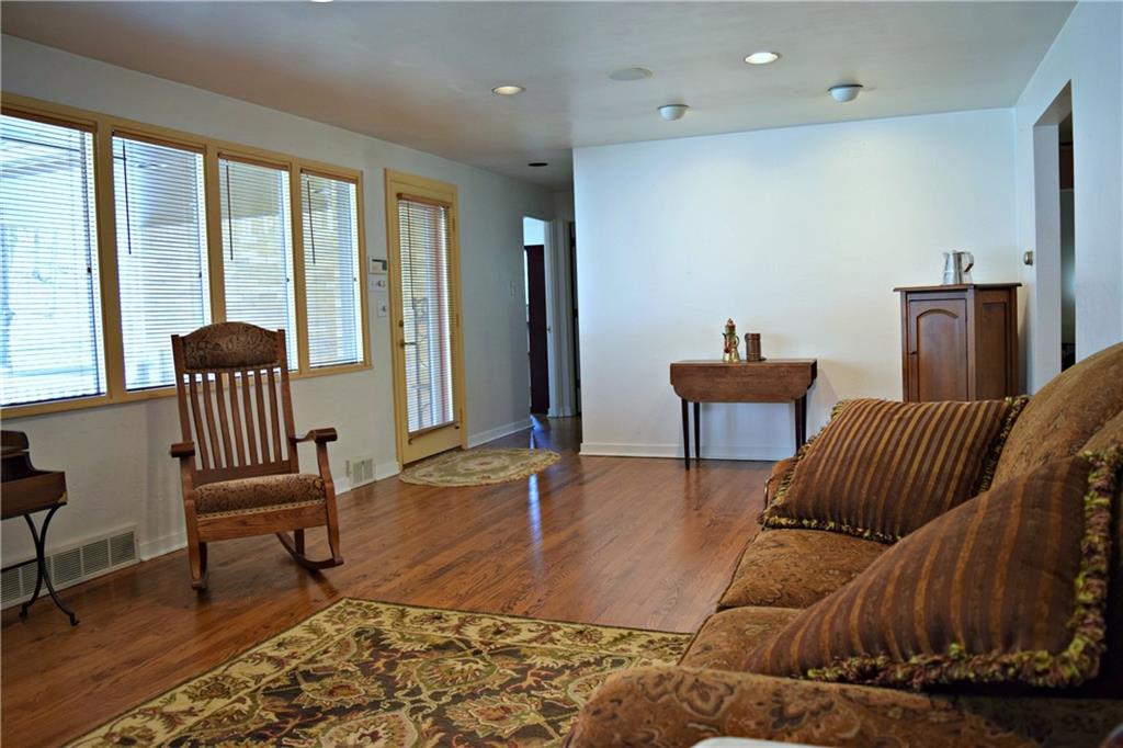 731 Chestnut Road Edgeworth, PA 15143 - Photo 3 of 19