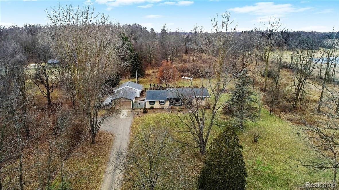 7685 North Robb Road Fowlerville, MI 48836 - Photo 32 of 38 DJI_0612-crop.jpg