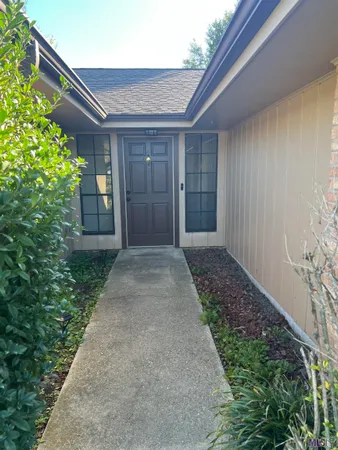 $2,000 | 211 Chantilly Drive, Houma, LA 70360