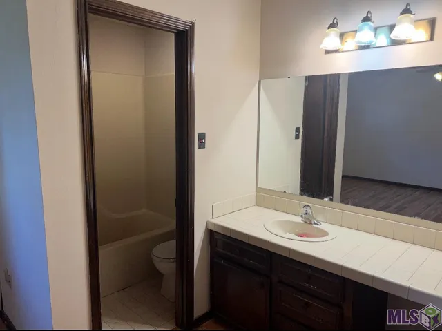 $2,000 | 211 Chantilly Drive, Houma, LA 70360