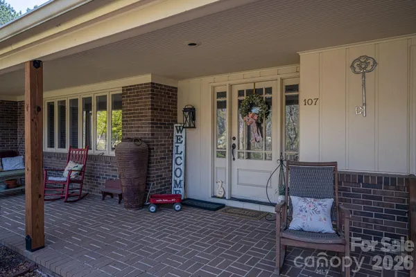 a view of an outdoor space