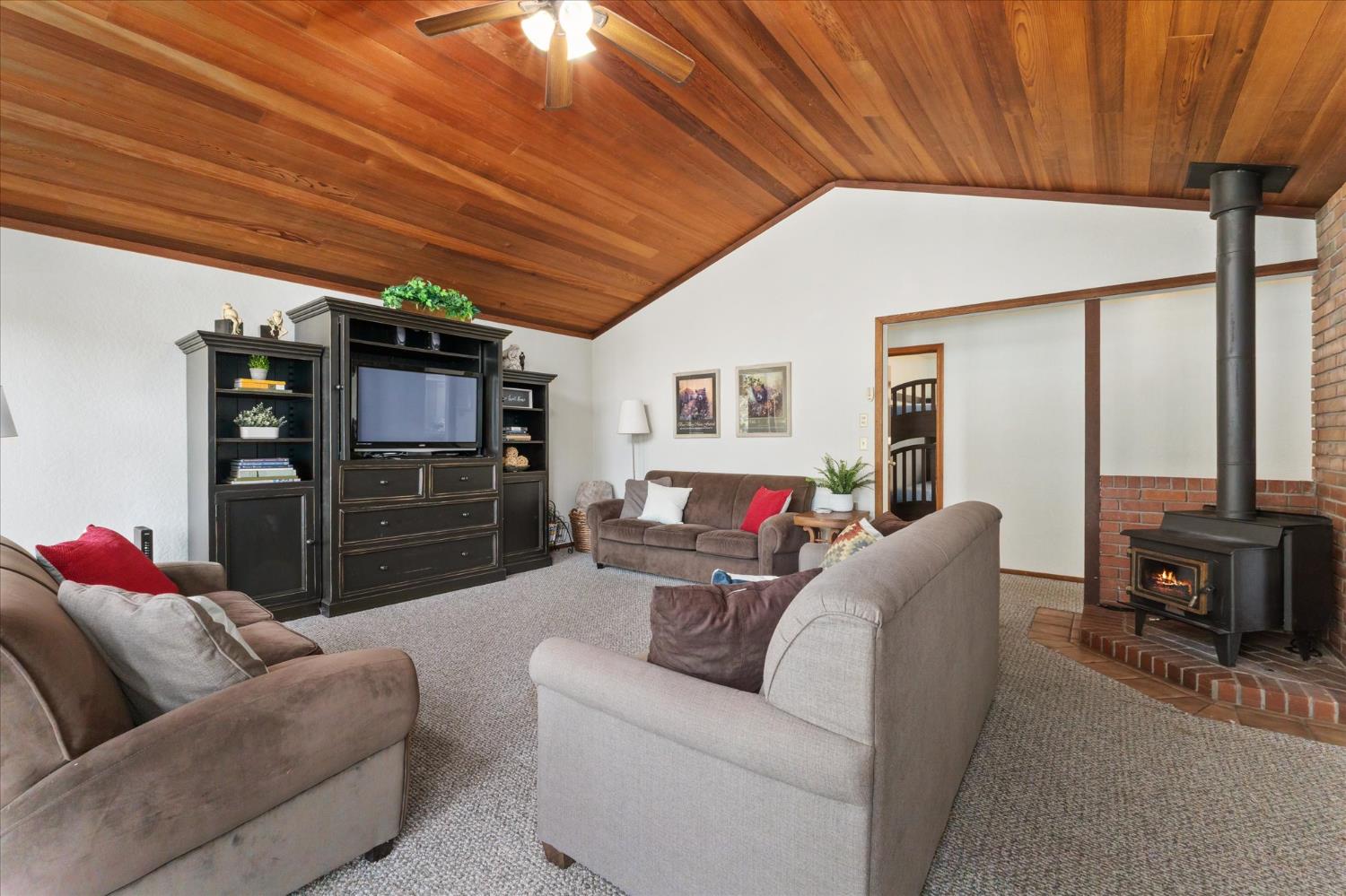 680 Larkspur Lane Murphys, CA 95247 - Photo 8 of 41 a living room with furniture