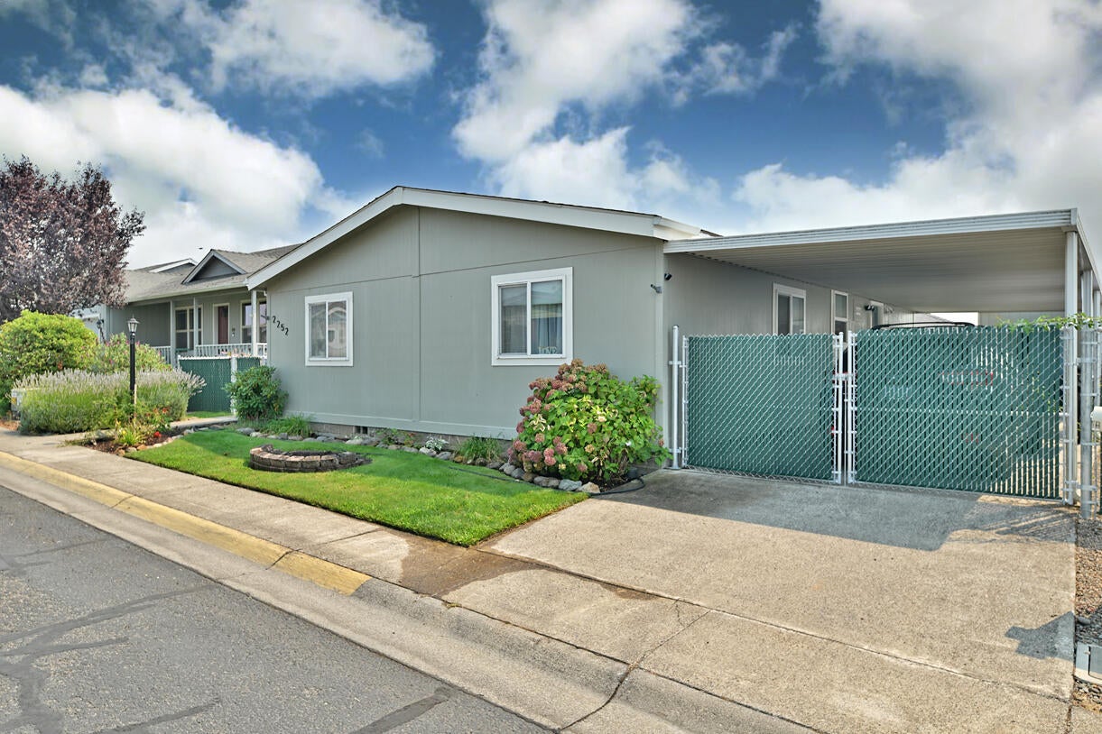 2252 Evan Way Central Point, OR 97502 - Photo 11 of 36 11