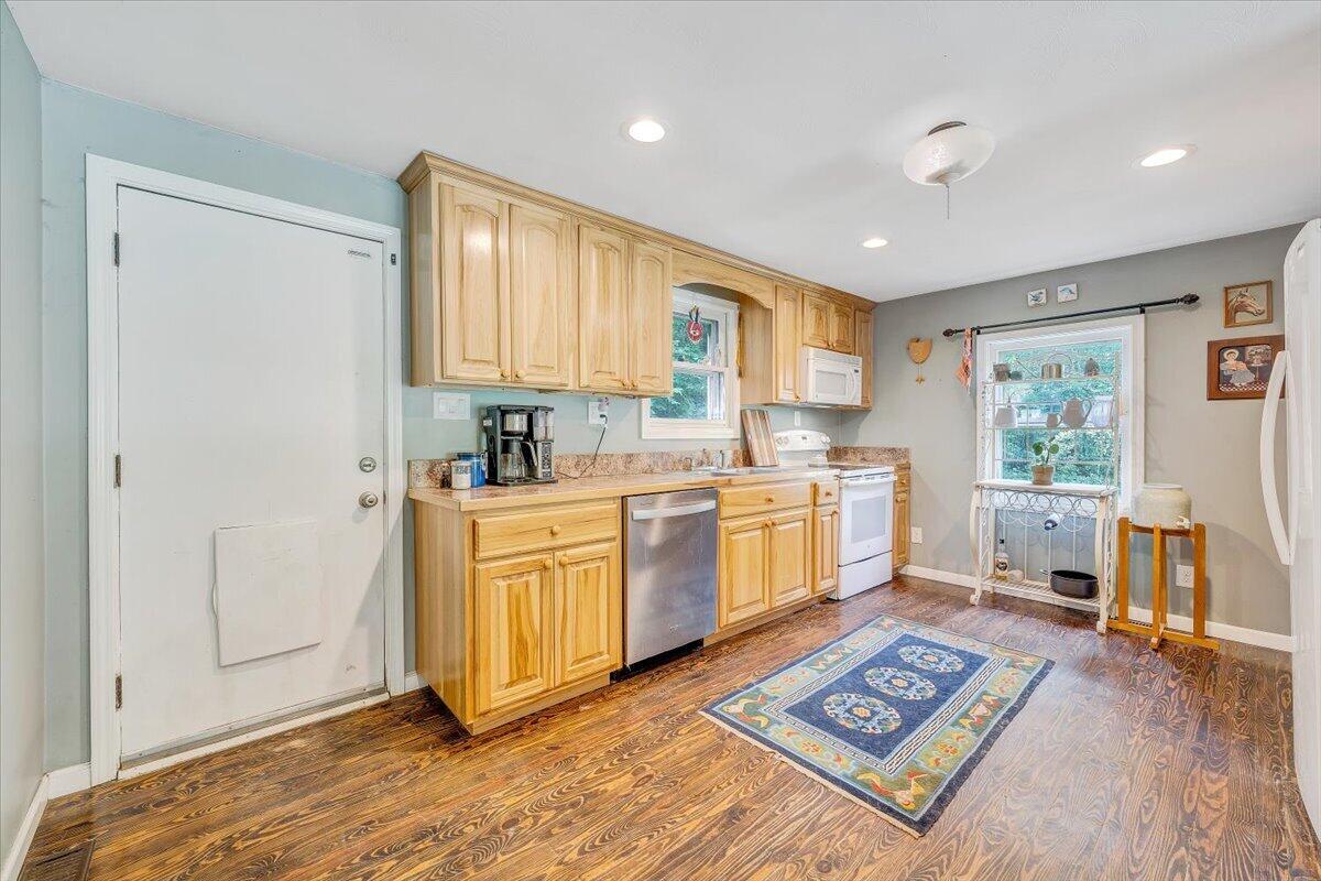 5774 Bradshaw Road Salem, VA 24153 - Photo 12 of 33 10-MIB01341