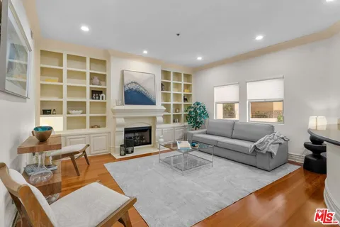 $1,049,000 | 10364 Almayo Avenue, Unit 305, Los Angeles, CA 90064