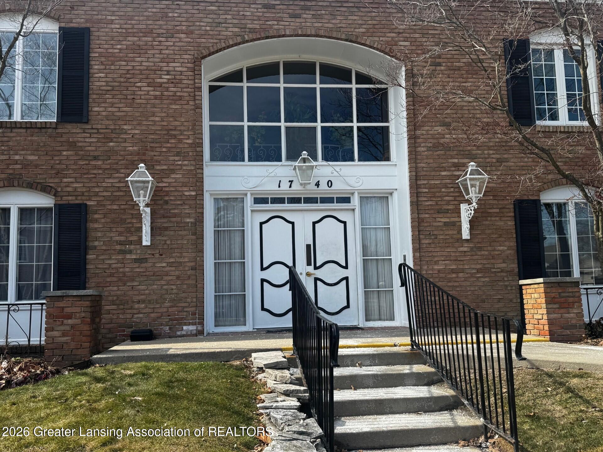 1740 Wellington Road, Unit 207 Lansing, MI 48910 - Photo 1 of 11 0100026d-240d-45ba-bf04-5811ebff52f6