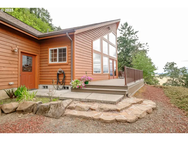 a view of a house with backyard and sitting area