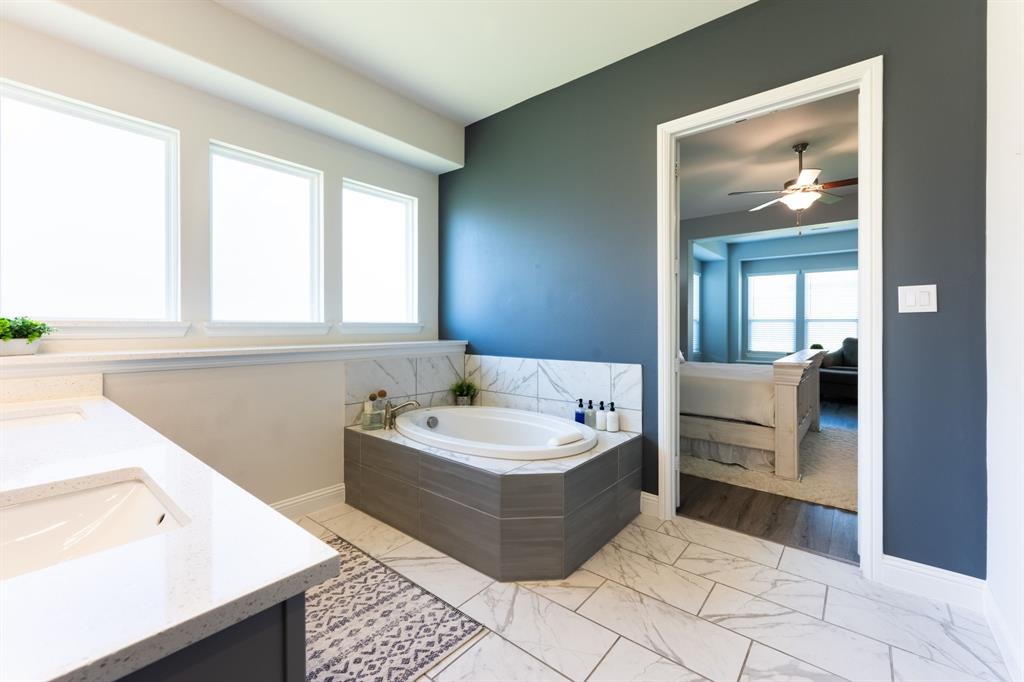 1316 Kirkwood Road Rockwall, TX 75087 - Photo 22 of 37 a bathroom with a sink and a bathtub
