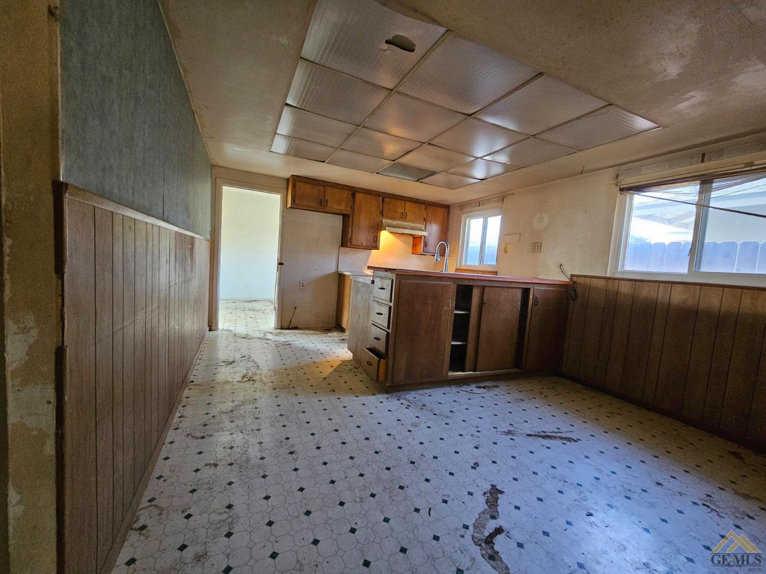 Undisclosed Address Taft, CA 93268 - Photo 7 of 20 a view of a garage