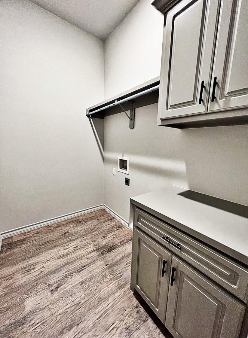 6920 17th Street Lubbock, TX 79416 - Photo 31 of 34 a close view of stove