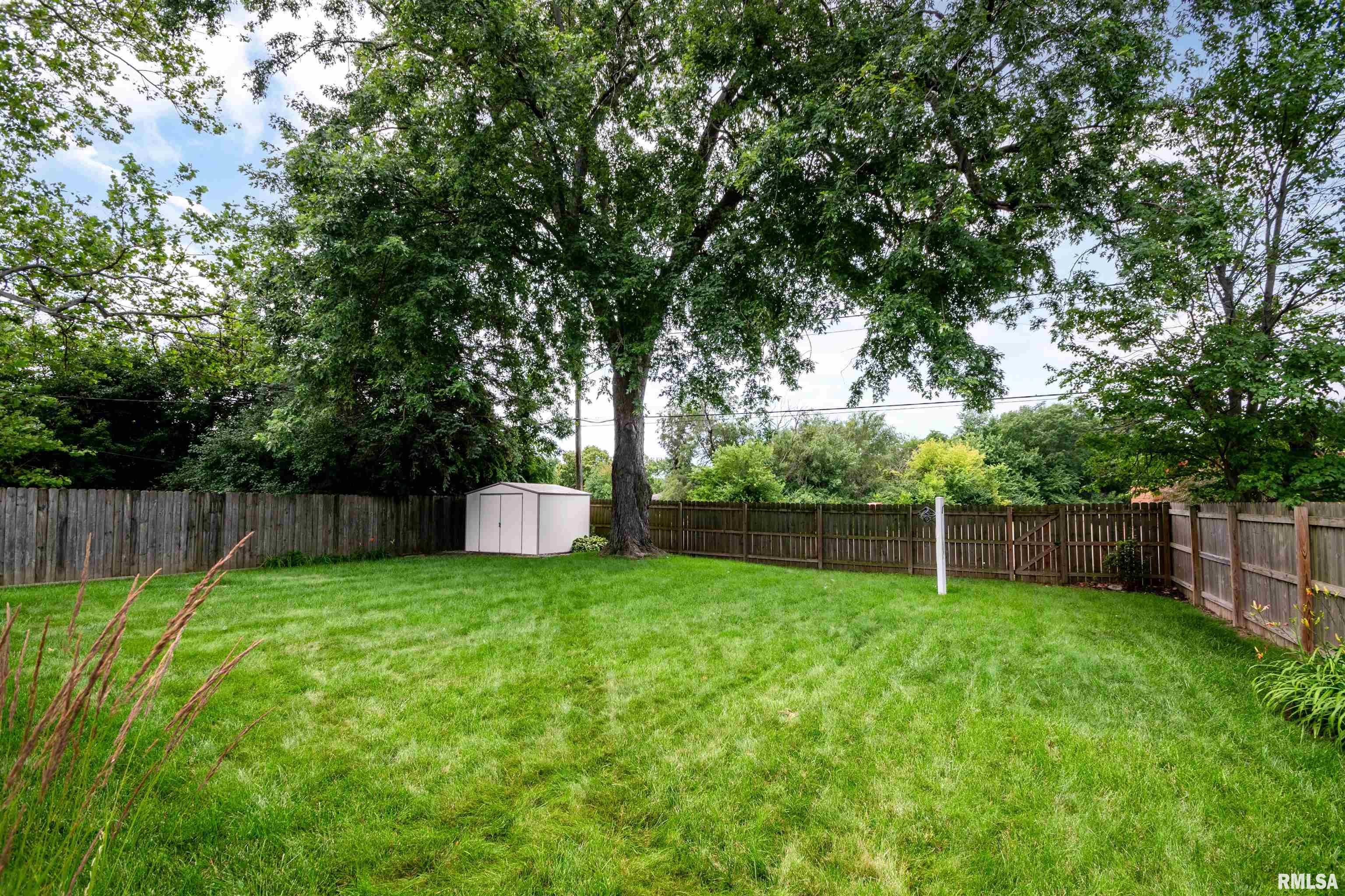 6203 North Randwick Road Peoria, IL 61615 - Photo 33 of 35