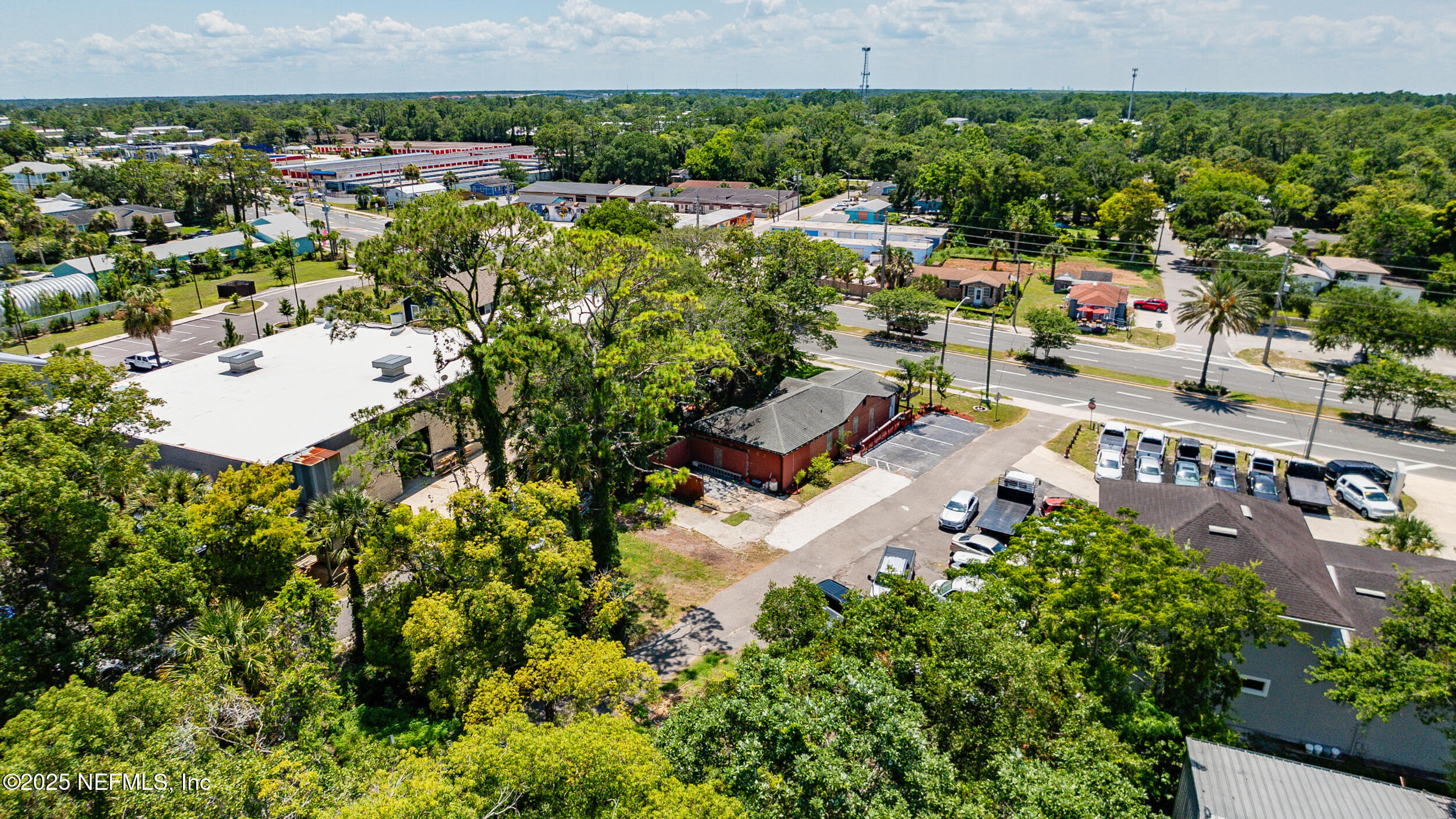 1887 Mayport Road Atlantic Beach, FL 32233 - Photo 48 of 50 an aerial view of a houses with a yard