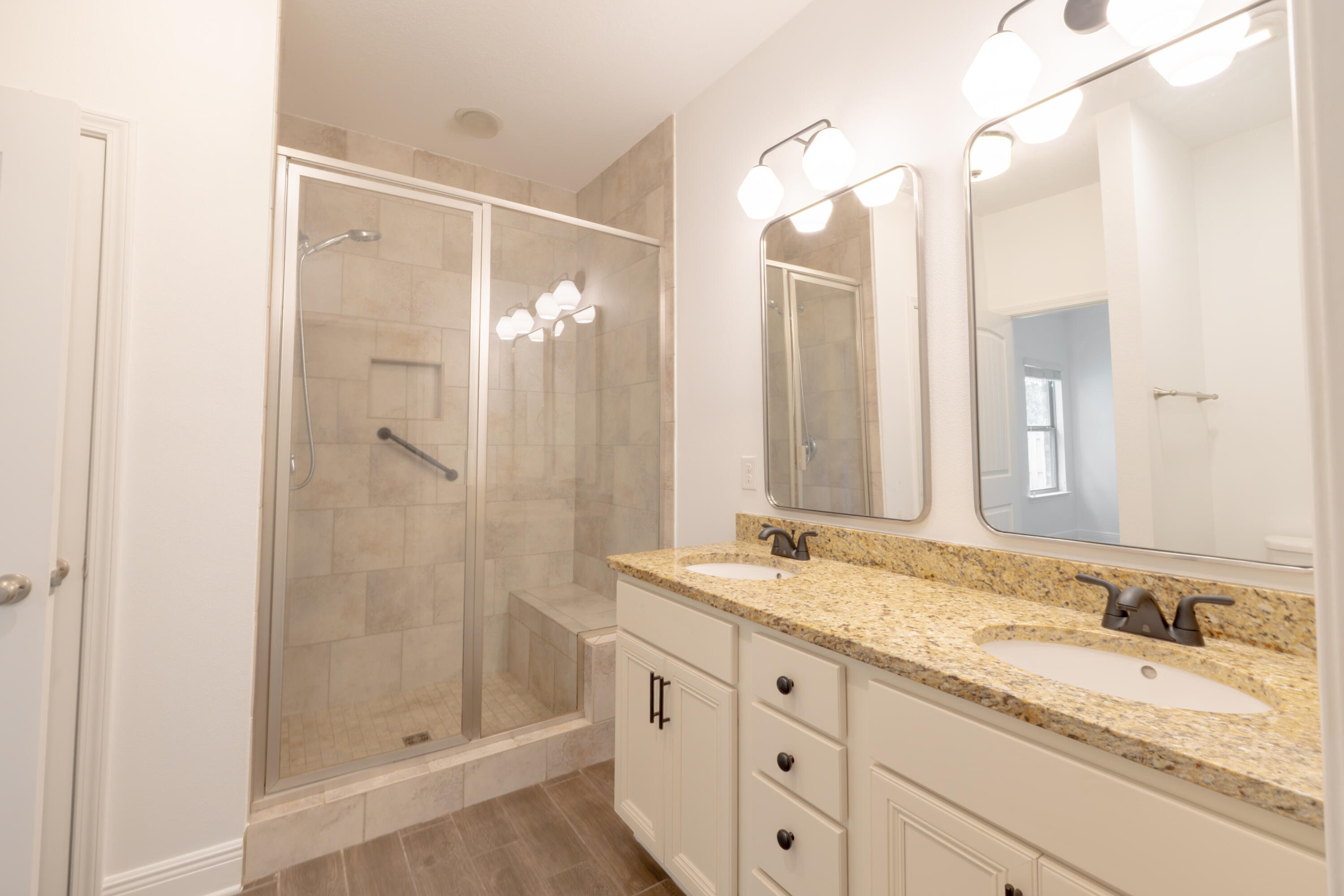 41 Twain Trail Freeport, FL 32439 - Photo 12 of 33 Master Bathroom