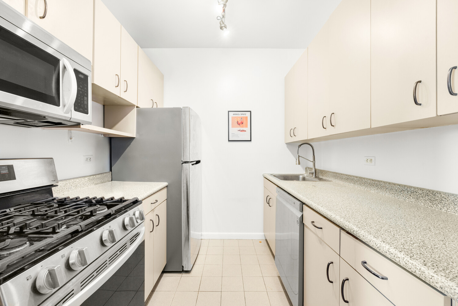 111 West 67th Street, Unit 24B Manhattan, NY 10023 - Photo 2 of 8