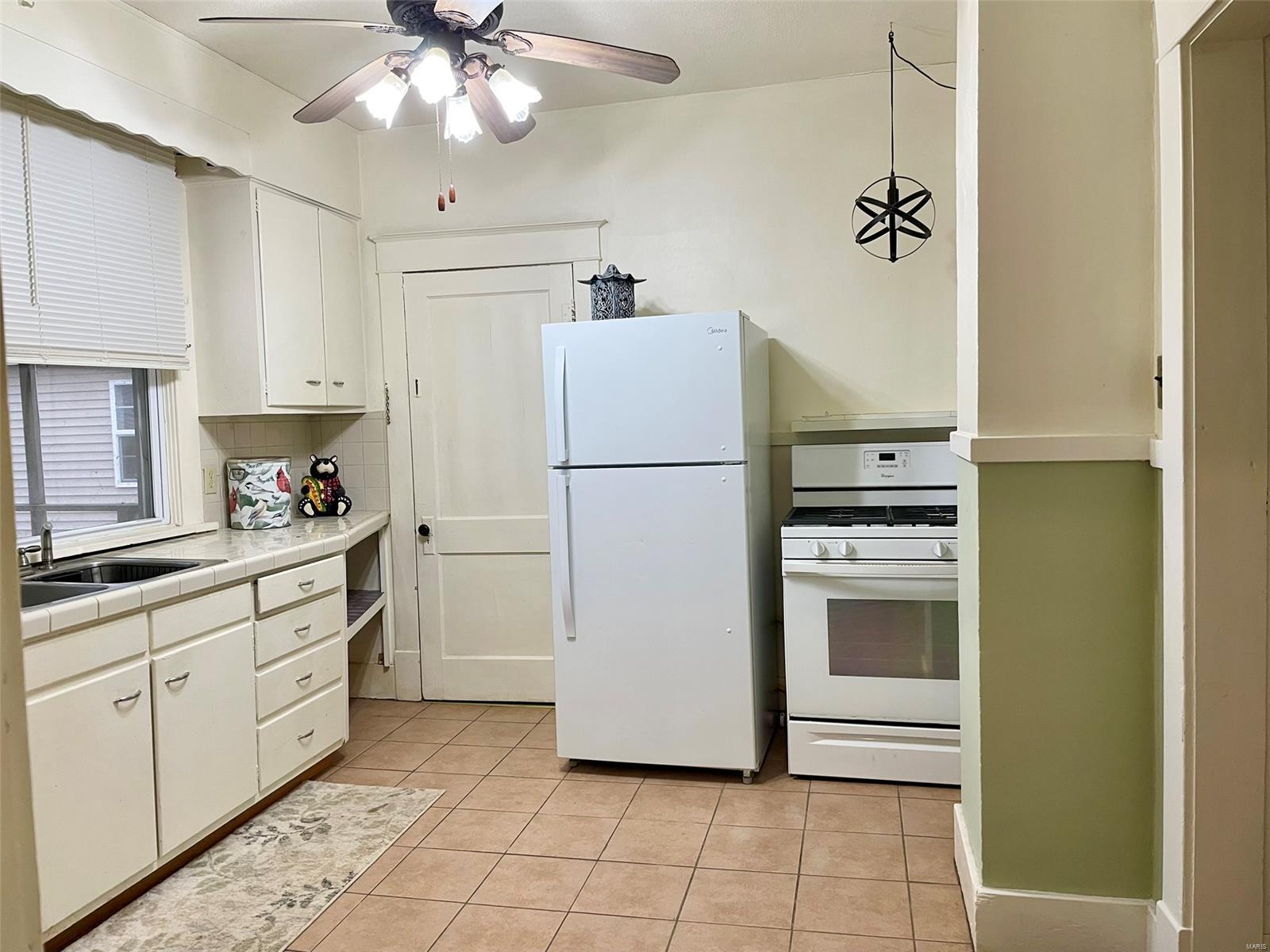 1446 Vandalia Road Hillsboro, IL 62049 - Photo 17 of 24 Gallery Image 17