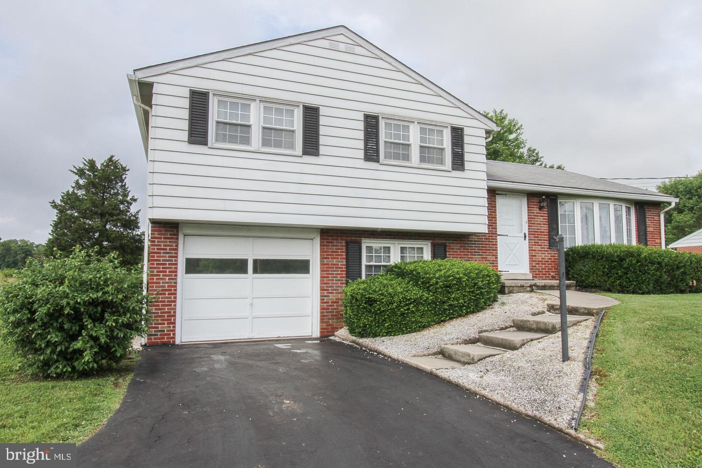 171 West Moyer Road Pottstown, PA 19464 - Photo 1 of 24 Gallery Image 1
