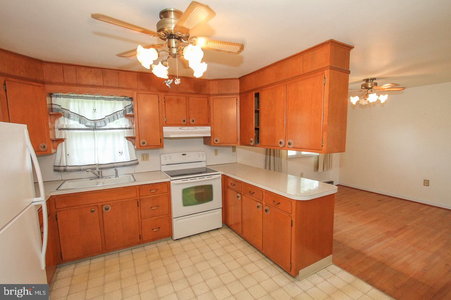 171 West Moyer Road Pottstown, PA 19464 - Photo 5 of 24 Gallery Image 5