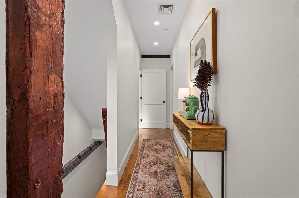 12 Mall Street, Unit C Salem, MA 01970 - Photo 12 of 31 a hallway with entryway