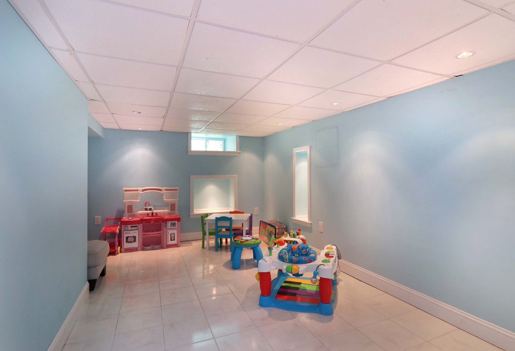 17 Garnet Road Boston, MA 02132 - Photo 22 of 25 Gallery Image 22