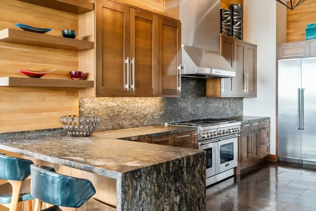 $7,750,000 | 860 South Kihei Road, Kihei, HI 96753