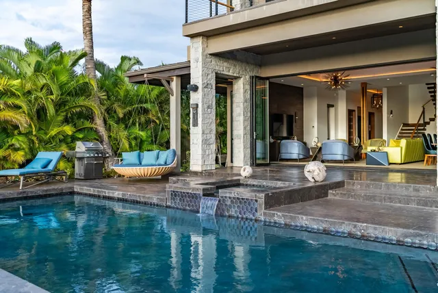 $7,750,000 | 860 South Kihei Road, Kihei, HI 96753