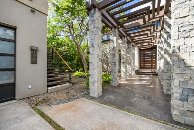 $7,750,000 | 860 South Kihei Road, Kihei, HI 96753