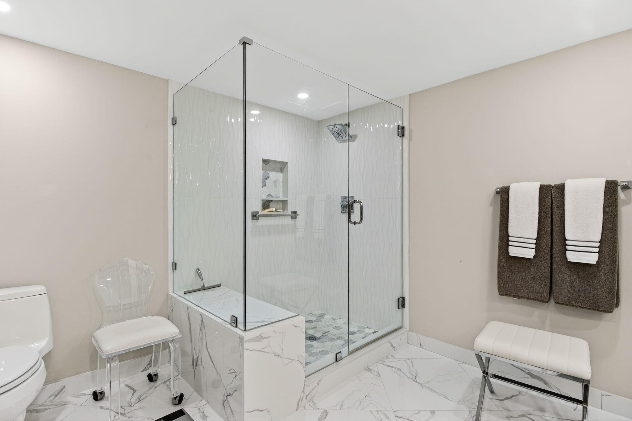 7186 Promenade Drive, Unit 701 Boca Raton, FL 33433 - Photo 28 of 39 a bathroom with a toilet sink and shower