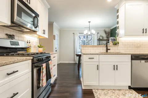 $375,000 | 208 Windgate Circle, Unit D, Monroe, CT 06468