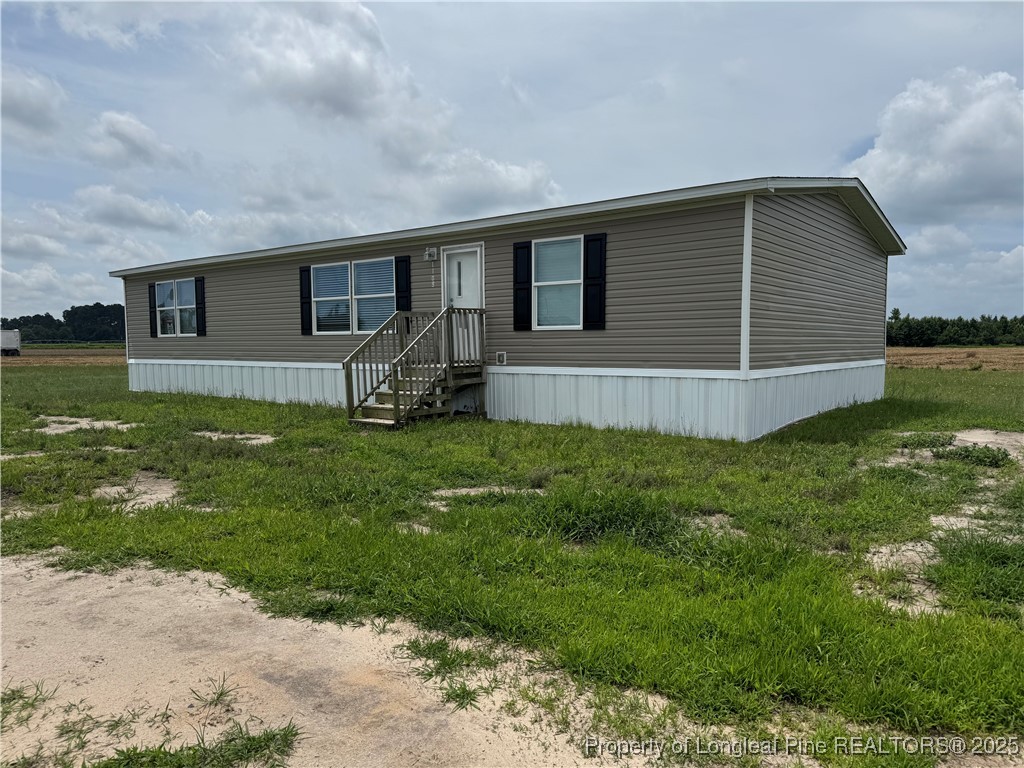 a view of a house with a backyard