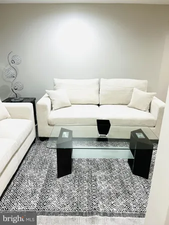 $2,975 | 1516 Hamilton Street Northwest, Washington, DC 20011