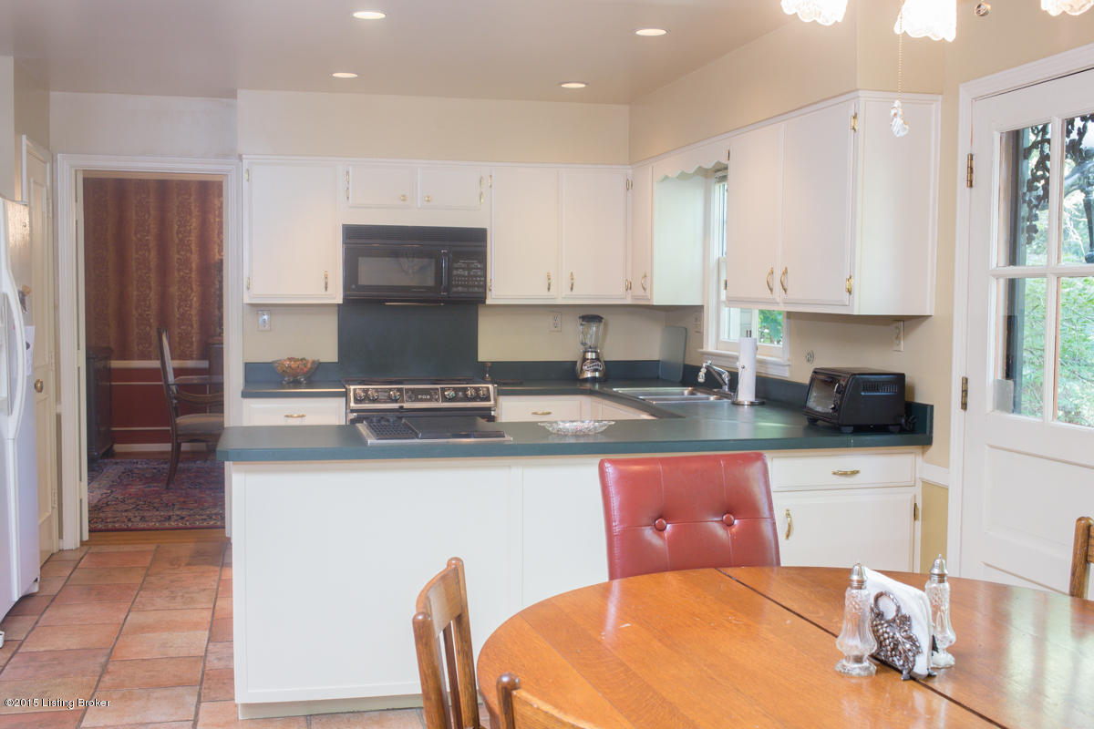 2011 High Canyon Road Louisville, KY 40207 - Photo 12 of 51 EIK
