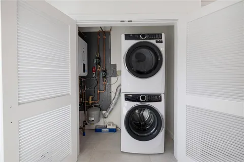 $850,000 | 57 Clinton Street, Unit 57C, Newport, RI 02840