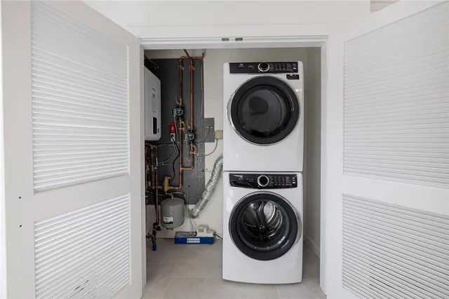 $850,000 | 57 Clinton Street, Unit 57C, Newport, RI 02840