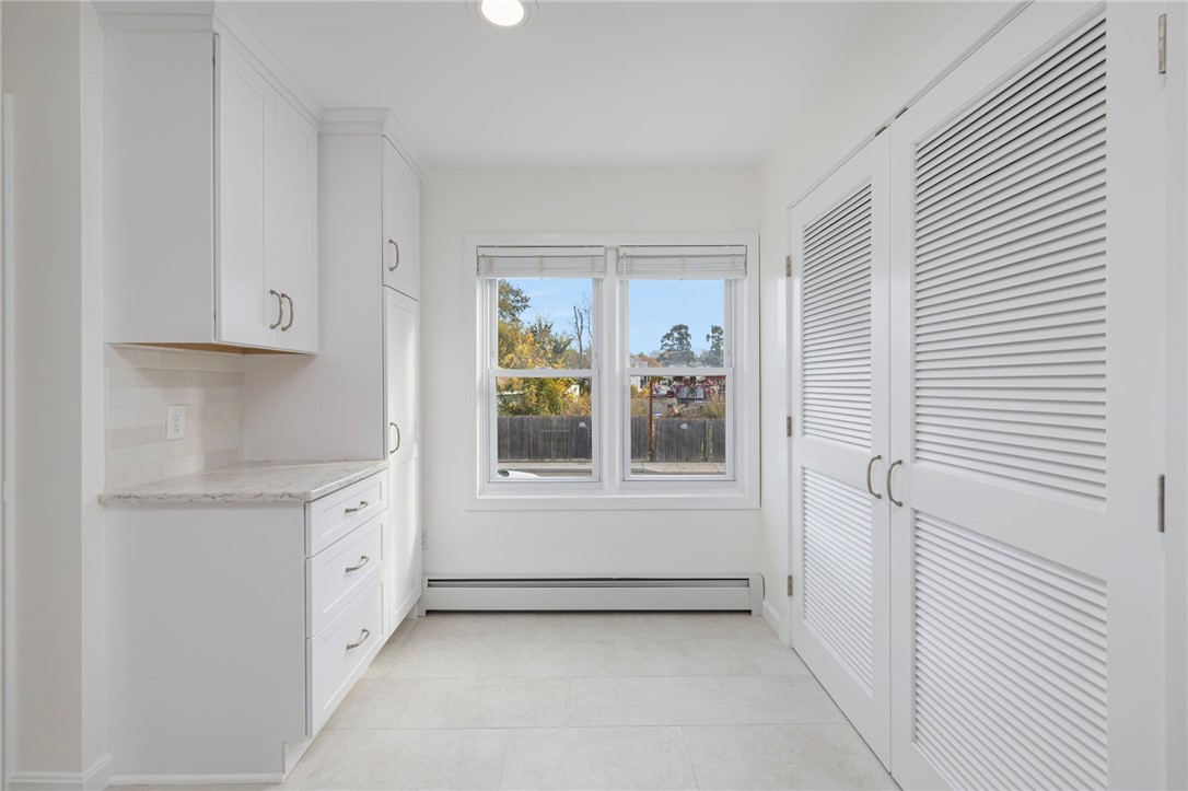 57 Clinton Street, Unit 57C Newport, RI 02840 - Photo 7 of 40 Kitchen - Breakfast Nook