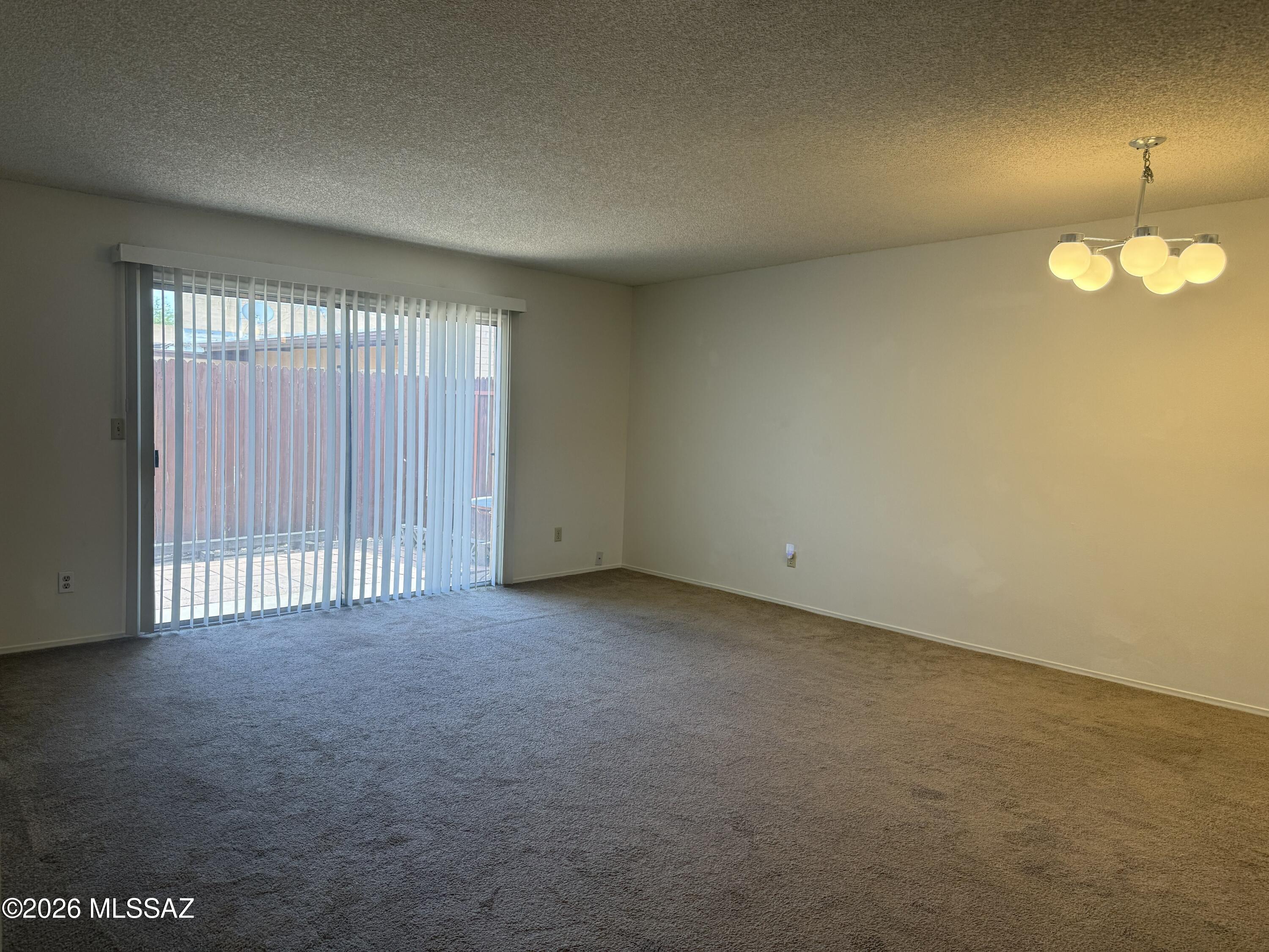 964 South Pantano Road Tucson, AZ 85710 - Photo 16 of 22 Living room