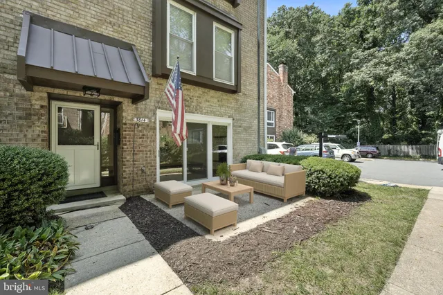$474,950 | 3814 Persimmon Circle, Fairfax, VA 22031