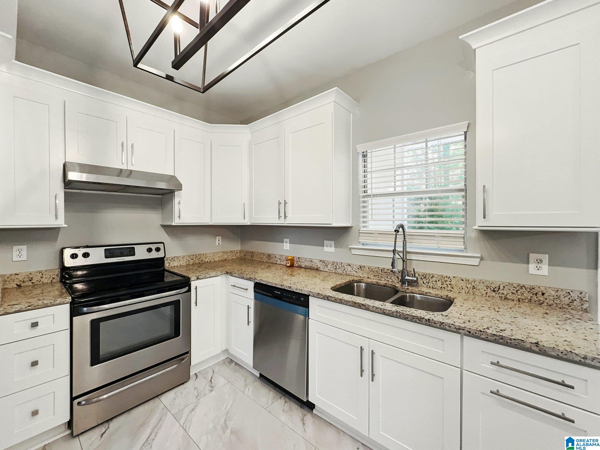407 Cambrian Ridge Drive Pelham, AL 35124 - Photo 11 of 26