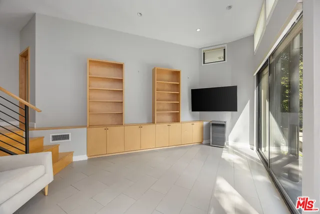 $12,950 | 4108 Murietta Avenue, Sherman Oaks, CA 91423