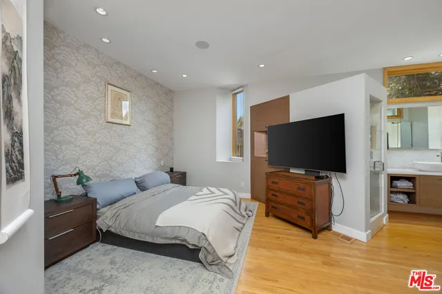 $12,950 | 4108 Murietta Avenue, Sherman Oaks, CA 91423