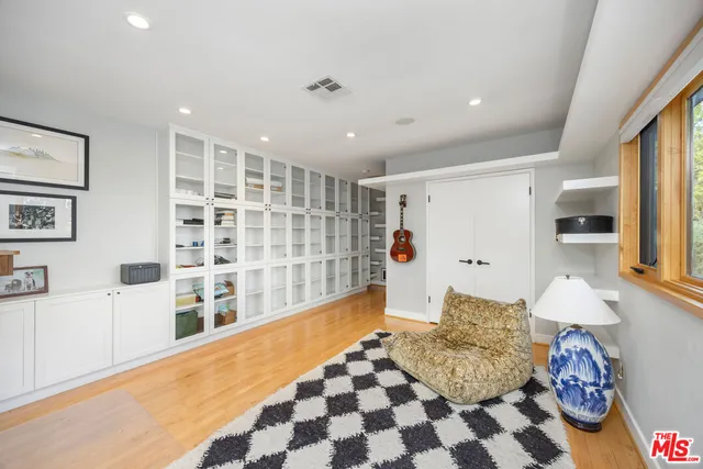 $12,950 | 4108 Murietta Avenue, Sherman Oaks, CA 91423