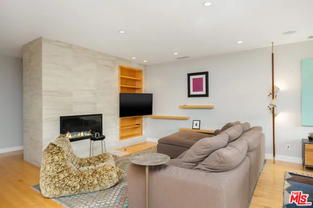 $12,950 | 4108 Murietta Avenue, Sherman Oaks, CA 91423